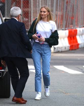 Sophie Turner And Joe Jonas Arrive For Mediation - NYC Sophie Turner and Joe Jonas arrive at an office building with their lawyers at around 10 am with different cars and 10 minutes apart of each other in Lower Manhattan, New York City, NY, USA on October 4, 2023. They faced off with their legal teams in Manhattan today to resolve their ongoing divorce battle. The British actress, 27, and American pop star, 34, arrived separately at the offices of Wilmer Hale where they are expected to spend several days trying to thrash out a divorce agreement. Photo by Dylan Travis ABACAPRESS.COM New York City NY United States  Copyright: xDylanxTravis ABACAx 870509_019 DylanxTravis ABACAx 870509_019
