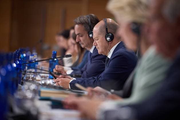 Bilder des Jahres 2023, News 10 Oktober News Themen der Woche KW40 News Bilder des Tages Bundeskanzler Olaf SCHOLZ auf dem Europa Gipfel in Granada am 05.10.2023.EU Summit mit Emmanuel Macron (Staatspraesident der Franzoesischen Republik). President visits Spain to participate in the 3rd European Political Community Summit. Foto:The Presidential Office of Ukraine via SVEN SIMON Fotoagentur GmbH & Co. Pressefoto KG *** German Chancellor Olaf SCHOLZ at the Europe Summit in Granada on 05 10 2023 EU Summit with Emmanuel Macron President of the French Republic President visits Spain to participate in the 3rd Europea