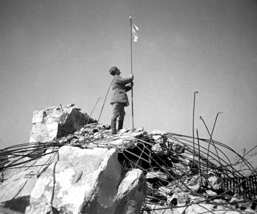 Great Patriotic War 882374 20.04.1945 The Great Patriotic War of 1941-1945. The Ukrainian Front. At blown up fortification behind the Oder. Georgy Sputnik Germany  Copyright: xGeorgyx