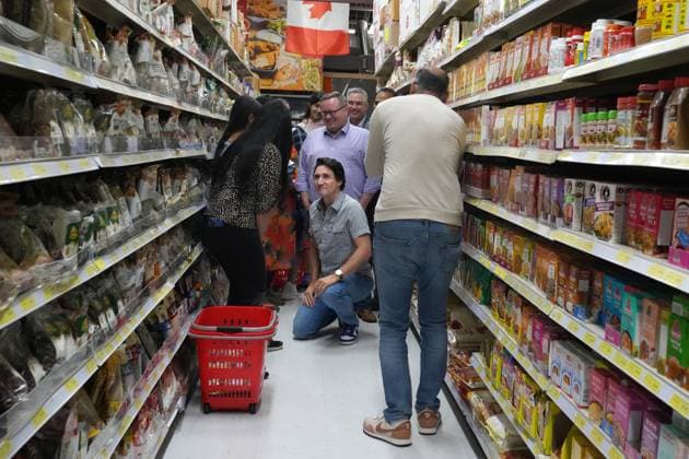 October 6, 2023, Cambridge, ON, CAN: Prime Minister Justin Trudeau greets customers as he visits Desi Food Mart, in Cambridge, Ont., Friday, Oct. 6, 2023. Cambridge CAN  - ZUMAc35_ 20231006_zaf_c35_054 Copyright: xChrisxYoungx