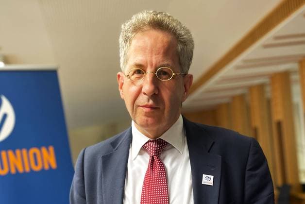Hans-Georg Maassen, geboren am 24. November 1962 in Mönchengladbach, ist ein deutscher Jurist, politischer Beamter und Politiker. CDU-Parteifreunde forderten Maassen mehrmals öffentlich zum Parteiaustritt auf und distanzierten sich wiederholt von seinen Äusserungen. Foto: Der ehemalige Verfassungsschutz-Präsident im Kursaal in Bad Aibling *** Hans Georg Maassen, born November 24, 1962 in Mönchengladbach, is a German lawyer, political official and politician CDU party friends called on Maassen several times publicly to leave the party and repeatedly distanced themselves from his statements Photo The former President of the Office for the Protection of the Constitution in the Kursaal in Bad Aibling