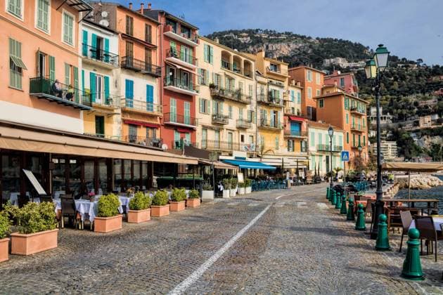 Bunte Uferpromenade in Villefranche sur Mer, Frankreich Bunte Uferpromenade in Villefranche sur Mer, Frankreich Copyright: xZoonar.com ArTox 13595115