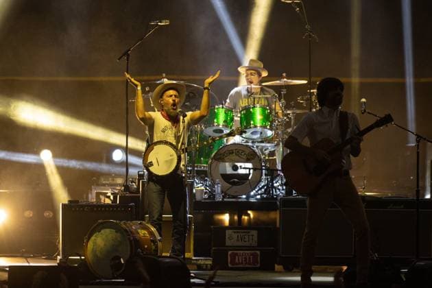 October 7, 2023, Tampa, Florida, USA: The Avett Brothers perform on stage during the Outlaw Music Festival on Saturday, Oct. 7, 2023 in Tampa. Tampa USA - ZUMAs70_ 20231007_zan_s70_021 Copyright: xLuisxSantanax