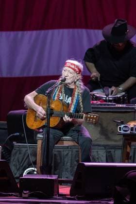 October 7, 2023, Tampa, Florida, USA: Willie Nelson performs on stage during the Outlaw Music Festival on Saturday, Oct. 7, 2023 in Tampa. Tampa USA - ZUMAs70_ 20231007_zan_s70_026 Copyright: xLuisxSantanax