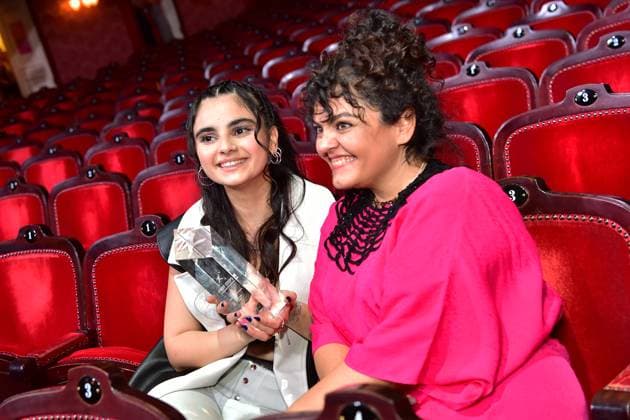 First Steps Award 2023 Götz George Young Talent Award, Bayan Layla awarded best young actress, with Sara Fazilat, moderator of the gala First Steps Award at the Stage Theater des Westens is called stage free for Germanys most talented young filmmakersF in Berlin, on 08 10 2023. Photopress Mueller