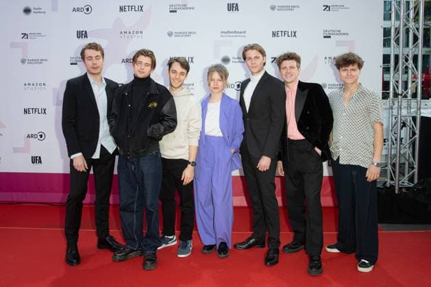 Award First Steps 2023 Laszlo Branko Breiding, Paul Sundheim, Richard Kreutz, Anna Bachmann, Lennart Betzgen and Tom Böttcher at the First Steps Award at the Stage Theater des Westens in Berlin on 09 10 2023 Copyright: xEventpressxKochanx