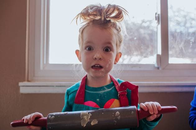 Creative Highlights Symbolbilder Goofy messy preschooler making cookies inside Aurora, Colorado, United States CR_JEMI231004C-1244982-01 ,model released, Symbolfoto