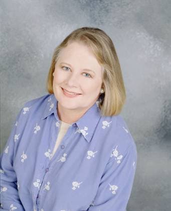 Stills from CBS 1998 series Maggie Winters. Shirley Knight stars as Estelle Winters on MAGGIE WINTERS. Photo cr: Monty Brinton CBS, Credit:SPIKE NANNARELLO Avalon USA  Copyright: xSPIKExNANNARELLOx xAvalonx 0518634535