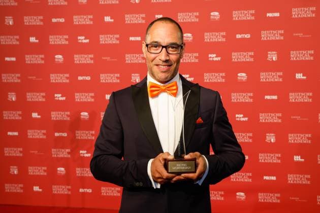 Raphael aaron Moss Winner Best Lighting Design at the German Musical theater PReise 2023 at the Theater des Westens, Berlin