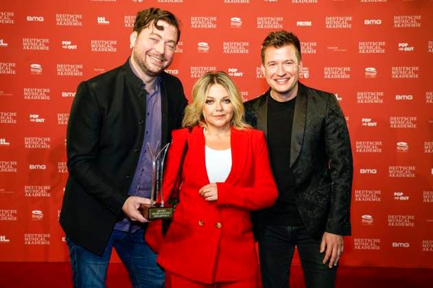 The Award Winners Best Overall Musical Score for Mary Shelleys Frankenstein Markus Syperek and Marian Lux with Annett Louisan at the German Musical Theater Award 2023 ceremony at the Theater des Westens Berlin, 09 10 2023 Foto:xB.xDummerx xFuturexImagex musicalpreis_3049