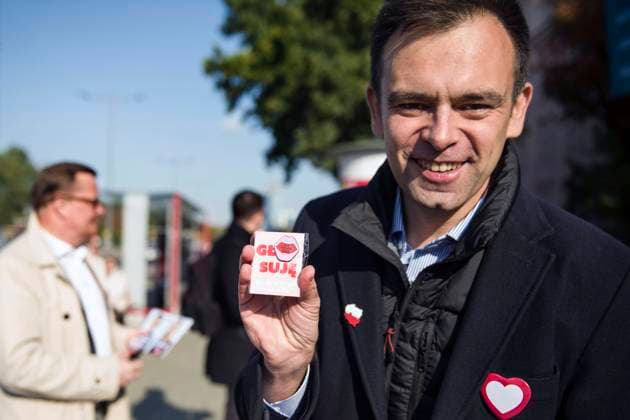 October 10, 2023, Warsaw, Mazowieckie, Poland: Andrzej Domanski shows a pendant that reads I vote during the press conference outside the Warsaw School of Economics. Outside the Warsaw School of Economics, a press conference was held of the two candidates for MP of the Civic Platform - Civic Coalition (PO, KO) in the upcoming parliamentary election (October 15), Aleksandra Gajewska and Andrzej Domanski. The topic of the press conference were the election proposals of the Civic Coalition for students and young voters. After the conference, A. Gajewska and A. Domanski encouraged students and passers-by to participate in the parliamentary elections. Warsaw Poland - ZUMAs197 20231010_aaa_s197_024 Copyright: xAttilaxHusejnowx