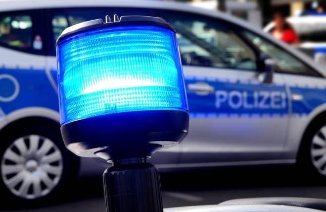 RECORD DATE NOT STATED 30.09.2023, Berlin - Deutschland. Blaulicht auf einem Motorrad der Polizei. *** 30 09 2023, Berlin Germany blue light on police motorcycle