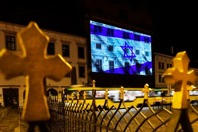News Themen der Woche KW41 News Bilder des Tages Light projection of the waving Israeli flag at the Pilsen City Hall in support of Israel, which was attacked by the radical Islamist group Hamas, in Pilsen, Czech Republic, on October 10, 2023. (CTKxPhoto MiroslavxChaloupka) CTKPhotoP2023101009098  CTKPhotoP2023101009098