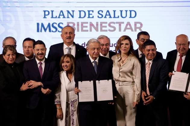 President of Mexico, Andres Manuel Lopez Obrador signs IMSS Wellbeing Health Plan October 10, 2023, Mexico City, Mexico: The president of Mexico, Andres Manuel Lopez Obrador with 23 governors of Mexico at the signing of the Mexican Institute of Social Security - Wellbeing Health Plan before reporters at the National Palace in Mexico City. on October 10, 2023 in Mexico City, Mexico (Photo by Luis Barron Eyepix Group). Copyright: xLuisxBarronx xEyepixxGroupx LB_20231010_A_SALUD13