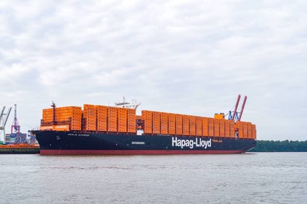 Das zur Zeit größte unter deutscher Flagge fahrende Schiff Containerschiff Berlin Express der Reederei Hapag-Lloyd liegt auf der Elbe in Hamburg am Hamburger Containerterminal Burchardkai CTB -IMO 9540118, MMSI 211119000;Das zur Zeit größte unter deutscher Flagge fahrende Schiff Containerschiff Berlin Express der Reederei Hapag-Lloyd liegt auf der Elbe in Hamburg am Hamburger Containerterminal Burchardkai CTB -IMO 9540118, MMSI 211119000, *** The currently largest German-flagged vessel container ship Berlin Express of the shipping company Hapag Lloyd is moored on the Elbe in Hamburg at the Hamburg container terminal Burchardkai CTB IMO 9540118, MMSI 211119000 The currently largest German-flagged vessel container ship