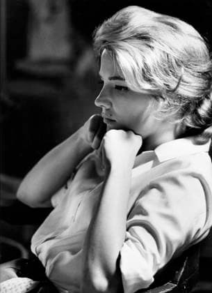Film The Spiral Road Actress Gena Rowlands in a scene of the film Paramaribo Suriname  Copyright: xLeoxFuchsx 0734 Gena Rowlands (The Spiral Road) HAND ON CHIN PORTRAIT