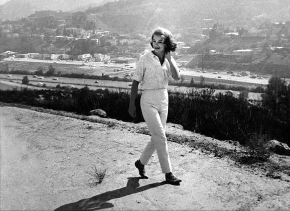 Cassavetes and Rowlands Family Actress Gena Rowlands walking near her house Los Angeles, CA USA  Copyright: xLeoxFuchsx 0762 Gena Rowlands WITH FREEWAY PORTRAIT