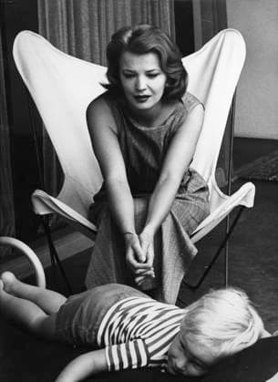 Cassavetes and Rowlands Family Actress Gena Rowlands at home with her son Nick Los Angeles, CA USA  Copyright: xLeoxFuchsx 1166 Gena Rowlands at home 16rds281