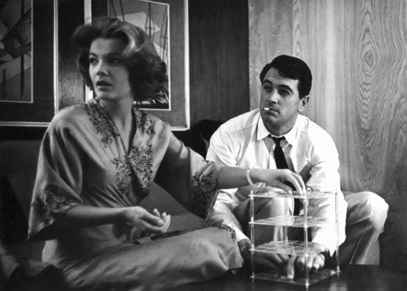Film The Spiral Road Actors Rock Hudson and Gena Rowlands play a game between shots Los Angeles, CA USA  Copyright: xLeoxFuchsx R0151-Hudson-Rowlands-TSR
