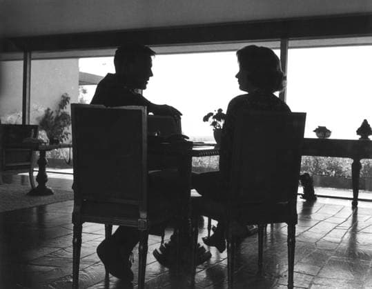 Cassavetes and Rowlands Family Actress Gena Rowlands with husband John Cassavetes at their house Los Angeles, CA USA  Copyright: xLeoxFuchsx R0365-Rowlands-Cassavetes-1961
