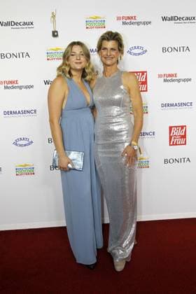 Barbara Hahlweg and her daughter Anouk Hahlweg at the award ceremony Goldene Bild der Frau on 11 10 2023 in Hamburg Goldene Bild der Frau award ceremony 2023 in Hamburg