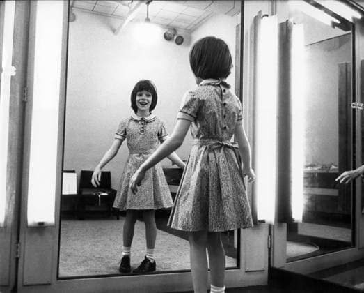 Film To Kill A Mockingbird Actress Mary Badham trying her dress for the film Monroeville, Alabama USA  Copyright: xLeoxFuchsx 1051 Mary Badham Scout watches in mirror (To Kill a Mockingbird)