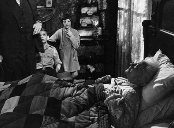 Film To Kill A Mockingbird Actors Johan Megna and actress Mary Badham in a scene of the film Monroeville, Alabama USA  Copyright: xLeoxFuchsx 1059 Mary Badham Scout old lady two (To Kill a Mockingbird)
