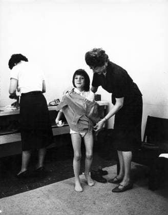 Film To Kill A Mockingbird Actress Mary Badham in the dressing room Monroeville, Alabama USA  Copyright: xLeoxFuchsx 1071 Mary Badham Scout dresses (To Kill a Mockingbird)
