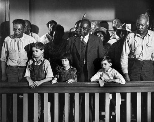 Film To Kill A Mockingbird Actors John Megna and Philip Alford and actresses Mary Badham in a scene of the film Monroeville, Alabama USA  Copyright: xLeoxFuchsx 1082 Mary Badham Scout boy courtroom (To Kill a Mockingbird)
