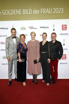 Golden image of the woman in Hamburg Janina Süß, Sandra Immoor, Kai Pflaume, Julia Becker, Manuela Schwesig, Nora Mary and Niklas Jakob Wilcke, award ceremony of the Golden image of the woman in the New Flora, Hamburg, 11 10 2023 Copyright: xEventpressxBecherx