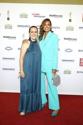 Golden image of the woman in Hamburg Philippa Mund and Jana Ina Zarella, award ceremony of the Golden image of the woman in the New Flora, Hamburg, 11 10 2023 Copyright: xEventpressxBecherx
