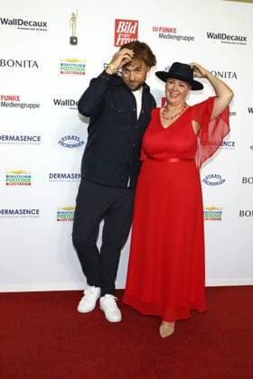 Golden picture of the woman in Hamburg Max Mutzke with Andrea Krull, award of the Golden picture of the woman in the new Flora, Hamburg, 11 10 2023 Copyright: xEventpressxBecherx