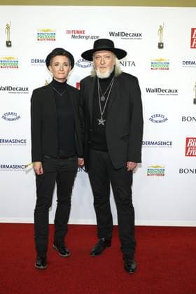 Golden picture of the woman in Hamburg Joachim Witt with wife, award of the Golden picture of the woman in the new Flora, Hamburg, 11 10 2023 Copyright: xEventpressxBecherx