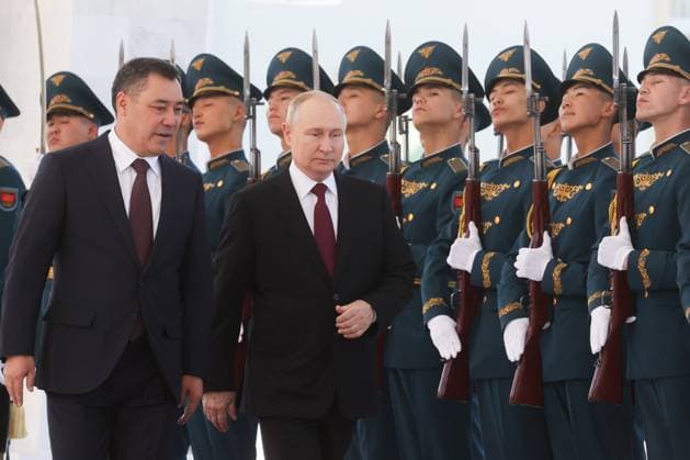 News Themen der Woche KW41 KYRGYZSTAN, BISHKEK - OCTOBER 12, 2023: Kyrgyzstan s President Sadyr Japarov and Russia s President Vladimir Putin (L-R) hold a meeting at the Ala Archa state residence. Sergei Karpukhin TASS  63280014