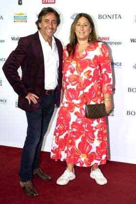 Dieter Landuris with wife Natascha Landuris at the 16 award ceremony of the Golden Picture of the Woman 2023 at the Stage Theater Neue Flora Hamburg, 11 10 2023 Foto:xU.xStammx xFuturexImagex bild_3037