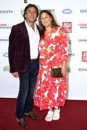 Dieter Landuris with wife Natascha Landuris at the 16 award ceremony of the Golden Picture of the Woman 2023 at the Stage Theater Neue Flora Hamburg, 11 10 2023 Foto:xU.xStammx xFuturexImagex bild_3039
