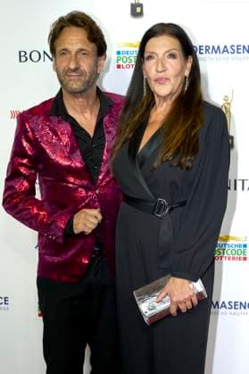 Falk Willy Wild and Katy Karrenbauer at the 16 award ceremony of the Golden Picture of the Woman 2023 at the Stage Theater Neue Flora Hamburg, 11 10 2023 Foto:xU.xStammx xFuturexImagex bild_3060