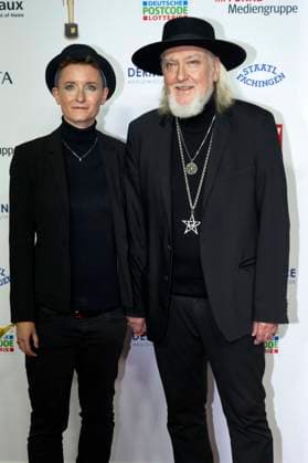 Joachim Witt with wife Juliane at the 16 award ceremony of the Golden Image of Woman 2023 at the Stage Theater Neue Flora Hamburg, 11 10 2023 Foto:xU.xStammx xFuturexImagex bild_3089