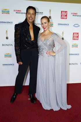 Jorge Gonzalez and Isabel Edvardsson at the 16 award ceremony of the Golden Image of Woman 2023 at the Stage Theater Neue Flora Hamburg, 11 10 2023 Foto:xU.xStammx xFuturexImagex bild_3098