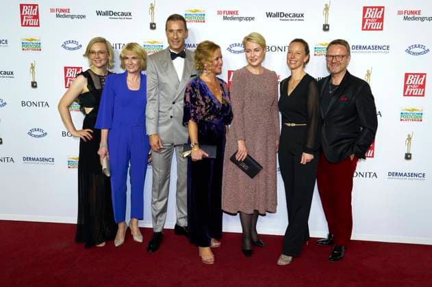 Janina Süß, Sandra Immoor, Kai Pflaume, Julia Becker, Manuela Schwesig, Nora Mary and Niklas Jakob Wilcke at the 16 award ceremony of the Golden Picture of the Woman 2023 at the Stage Theater Neue Flora Hamburg, 11 10 2023 Foto:xU.xStammx xFuturexImagex bild_3164