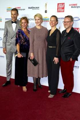 Kai Pflaume, Julia Becker, Manuela Schwesig, Nora Marx and Niklas Jakob Wilcke at the 16 award ceremony of the Golden Picture of the Woman 2023 at the Stage Theater Neue Flora Hamburg, 11 10 2023 Foto:xU.xStammx xFuturexImagex bild_3166