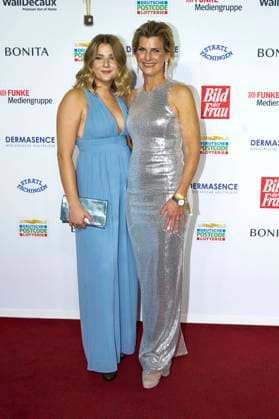 Barbara Hahlweg with Franka Hahlweg at the 16 award ceremony of the Golden Picture of the Woman 2023 at the Stage Theater Neue Flora Hamburg, 11 10 2023 Foto:xU.xStammx xFuturexImagex bild_3171
