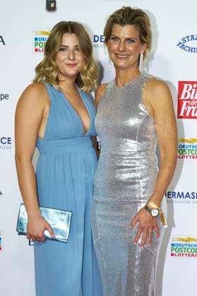 Barbara Hahlweg with Franka Hahlweg at the 16 award ceremony of the Golden Picture of the Woman 2023 at the Stage Theater Neue Flora Hamburg, 11 10 2023 Foto:xU.xStammx xFuturexImagex bild_3173