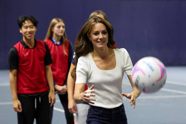 Bilder des Jahres 2023, Entertainment 10 Oktober Entertainment Themen der Woche KW41 Entertainment Bilder des Tages . 12 10 2023. Bisham , United Kingdom. Prince William and Kate Middleton, the Prince and Princess of Wales, at a mental fitness workshop run by SportsAid , at the Bisham Abbey National Sports Centre, United Kingdom.  xi-Imagesx xPoolx IIM-24735-0119