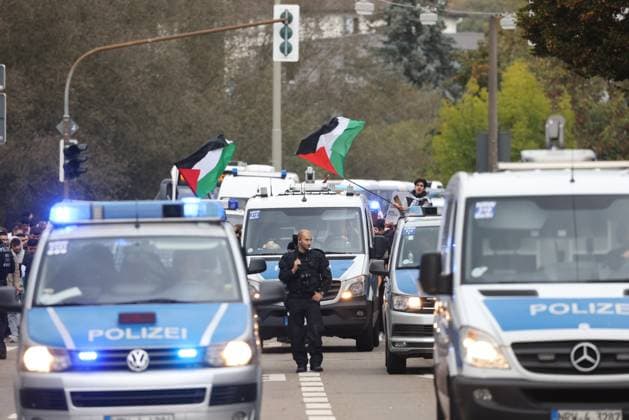 News Themen der Woche KW41 News Bilder des Tages Demonstration pro Palaestina (Palästina) in Siegen. Freitag 13.10.2023, Demo in Siegen. *** Demonstration pro Palestine Palestine in Siegen Friday 13 10 2023, Demo in Siegen