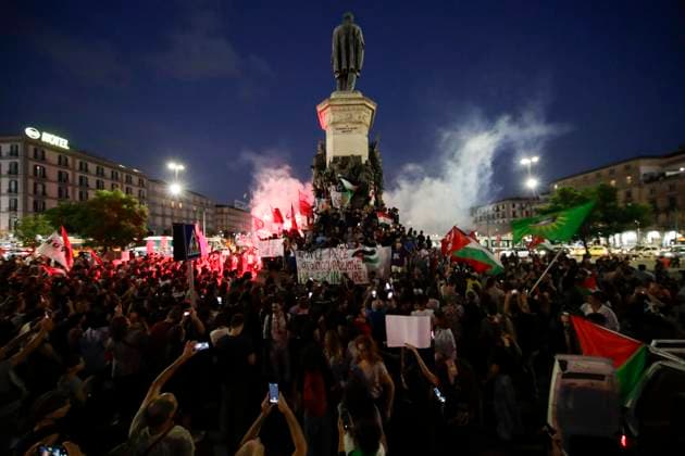 News Themen der Woche KW41 News Bilder des Tages People take part in a rally against the occupation of Palestinian territories and the conflict between Israel and Hamas, in Naples.  Copyright: xSalvatorexLaporta KONTROLABx xipx xKONTROLABx IPA_IPA40962741