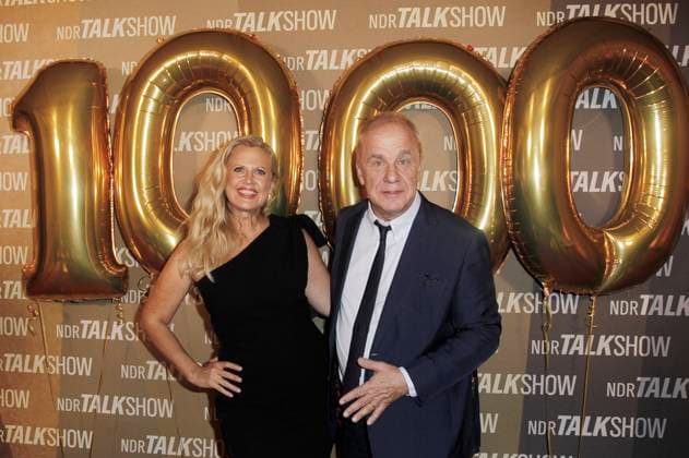 Bilder des Jahres 2023, Entertainment 10 Oktober Entertainment Themen der Woche KW41 Entertainment Bilder des Tages Barbara Schöneberger und Hubertus Meyer-Burckhardt bei der 1000. Ausgabe der NDR Talk Show im NDR Fernsehstudio Lokstedt. Hamburg, 13.10.2023 *** Barbara Schöneberger and Hubertus Meyer Burckhardt at the 1000 edition of the NDR Talk Show in the NDR television studio Lokstedt Hamburg, 13 10 2023 Foto:xH.xHartmannx xFuturexImagex ndr_talk1310_3169