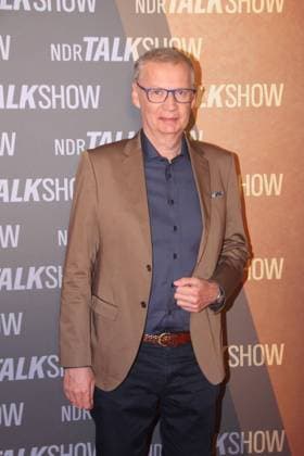 Günther Jauch bei der Aufzeichnung der 1000. NDR Talk Show im NDR Fernsehstudio Lokstedt. Moderiert wurde die 1000. Jubiläumssendung von Barbara Schöneberger und Hubertus Meyer-Burckhardt. Hamburg, der 13.10.2023 Günther Jauch bei der Aufzeichnung der NDR Talk Show im NDR Fernsehstudio Lokstedt., Hmburg-Lokstedt Hamburg Deutschland NDR Talk Show *** Günther Jauch at the recording of the 1000 NDR Talk Show in the NDR television studio Lokstedt The 1000 anniversary show was hosted by Barbara Schöneberger and Hubertus Meyer Burckhardt Hamburg, the 13 10 2023 Günther Jauch at the recording of the NDR Talk Show in the NDR television studio Lokstedt , Hmburg Lokstedt Hamburg Germany NDR Talk Show