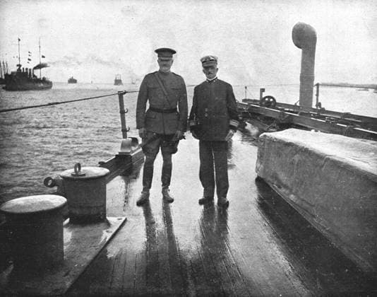 RECORD DATE NOT STATED Les Premiers Contingents Americains en France; Le general Pershing et le vice-amiral americain Gleaves, a bord d un des navires de guerre convoyeurs , 1917. First World War: the first American contingents arrive in France; General Pershing and vice-admiral Gleaves on board a warship. From L Album de la Guerre 1914-1919, Volume 2 L Illustration, Paris, 1924 . Copyright:xThexPrintxCollector HeritagexImagesxJeanxClair-Guyotx IMAGO, ! ACHTUNG: AUFNAHMEDATUM GESCHÄTZT!  Copyright:ThexPrintxCollector HeritagexImagesxJeanxClair-Guyotx IMAGO