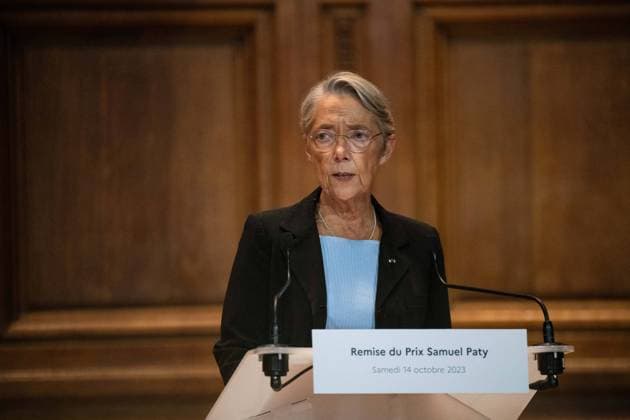 Elisabeth Borne Attends Samuel Paty Prize Ceremony At La Sorbonne - Paris The Prime Minister Elisabeth Borne takes part in the presentation to the winning classes of the Samuel PATY 2023 award, organised by schools at the Sorbonne. The Prix Samuel Paty is a tribute to the teacher who was murdered on 16 October 2020, and aims to encourage cohesion and cooperation through a class project. Following the terrorist attack on a secondary school in Arras and the death of teacher Dominique Bernard, the Prime Minister will speak and pay tribute to him. Saturday 14th October 2023. Paris La Sorbonne, France. Elisabeth Borne La premiere ministre participe a la remise aux classes laureates du Prix Samuel PATY 2023, organise eux des ecoles a la Sorbonne.  Copyright: xPool ABACAx 871676_042 Pool ABACAx 871676_042